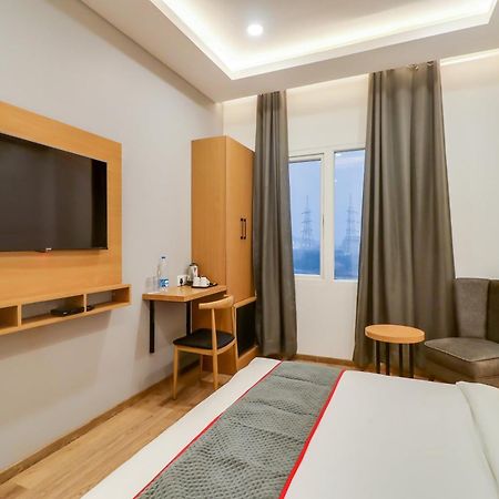 Hotel Super Townhouse Jashn Chinhat Esterno foto