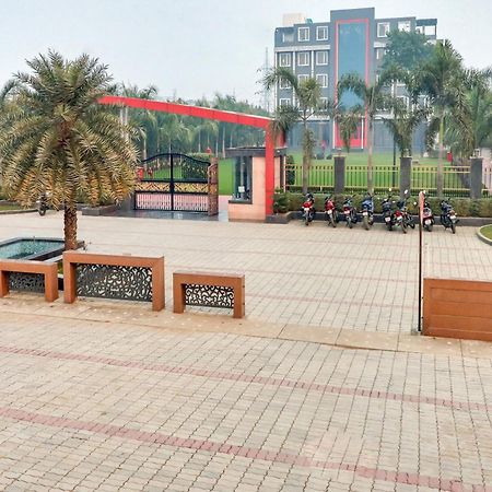 Hotel Super Townhouse Jashn Chinhat Esterno foto