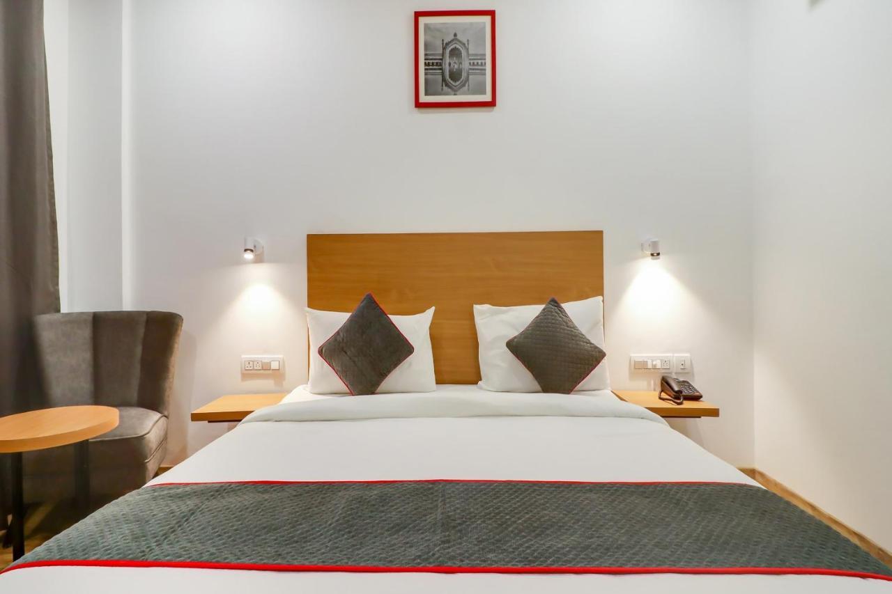 Hotel Super Townhouse Jashn Chinhat Esterno foto