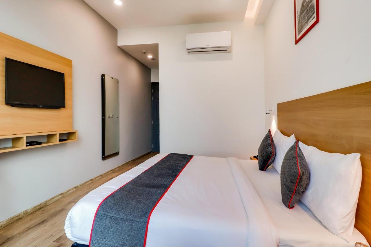Hotel Super Townhouse Jashn Chinhat Esterno foto