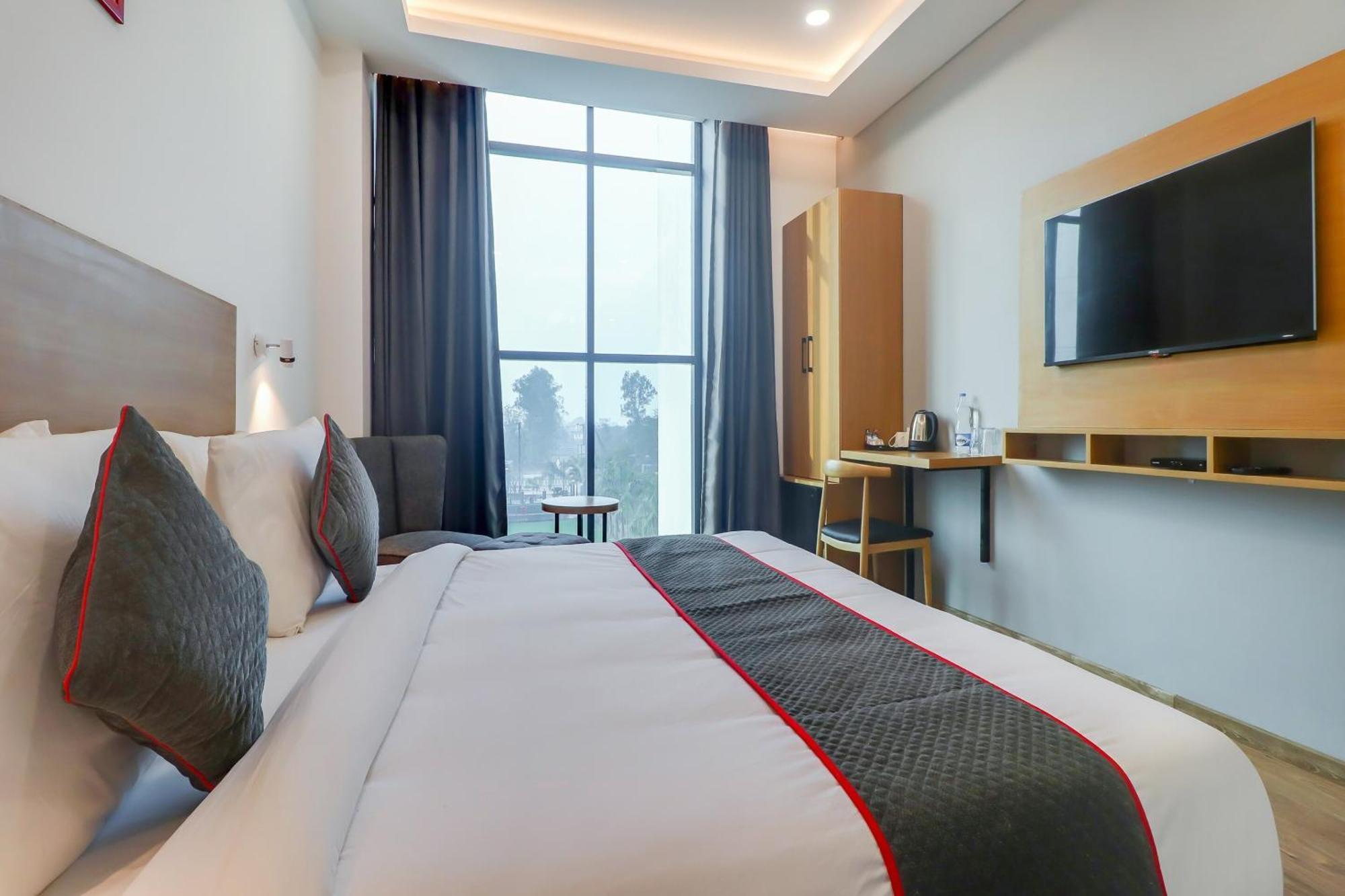 Hotel Super Townhouse Jashn Chinhat Esterno foto
