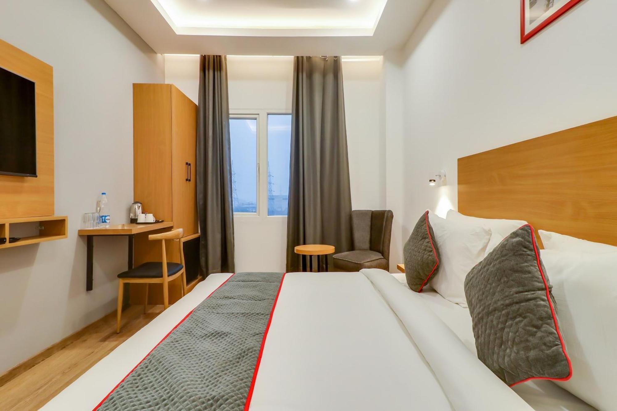 Hotel Super Townhouse Jashn Chinhat Esterno foto