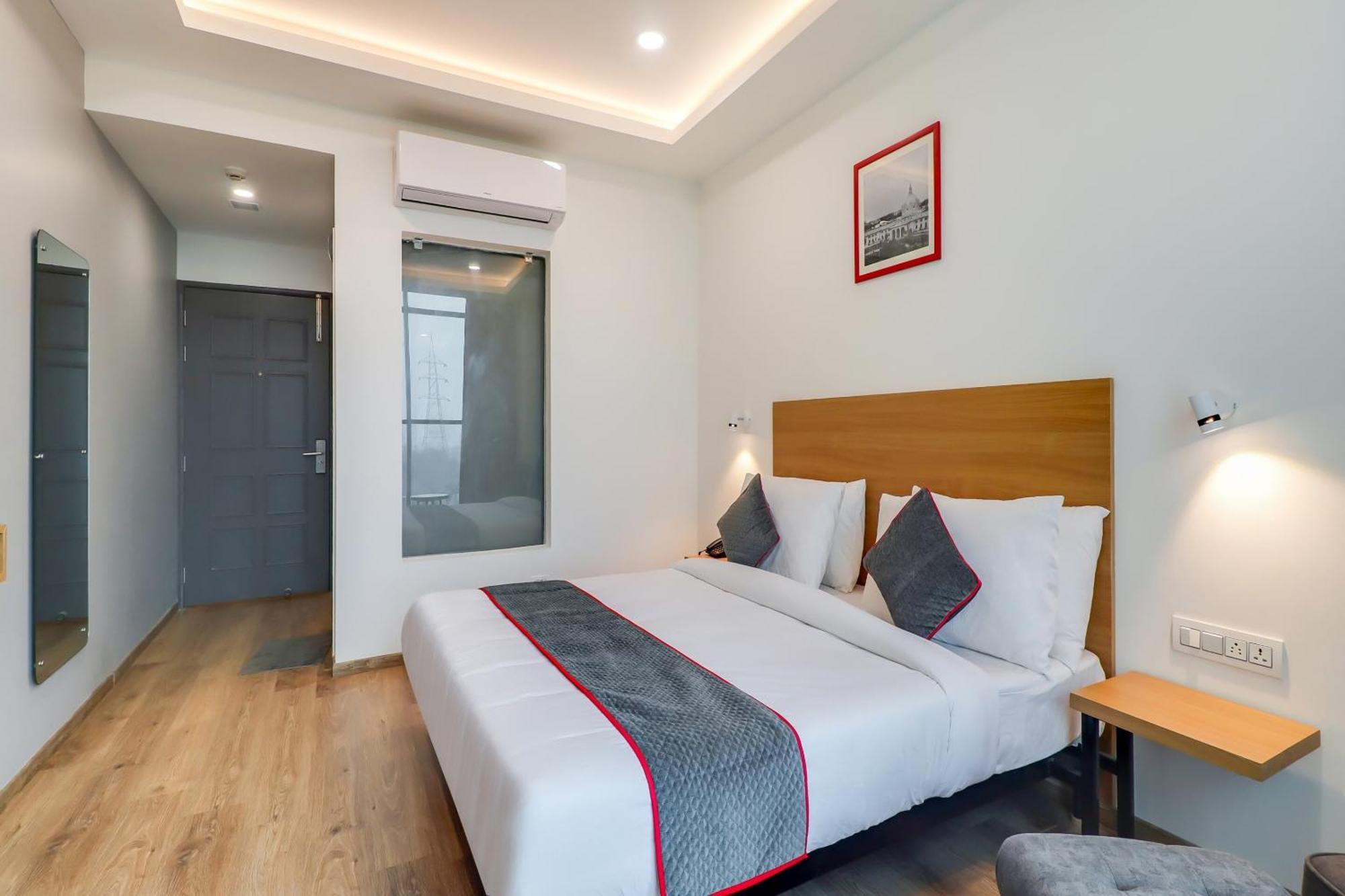 Hotel Super Townhouse Jashn Chinhat Esterno foto