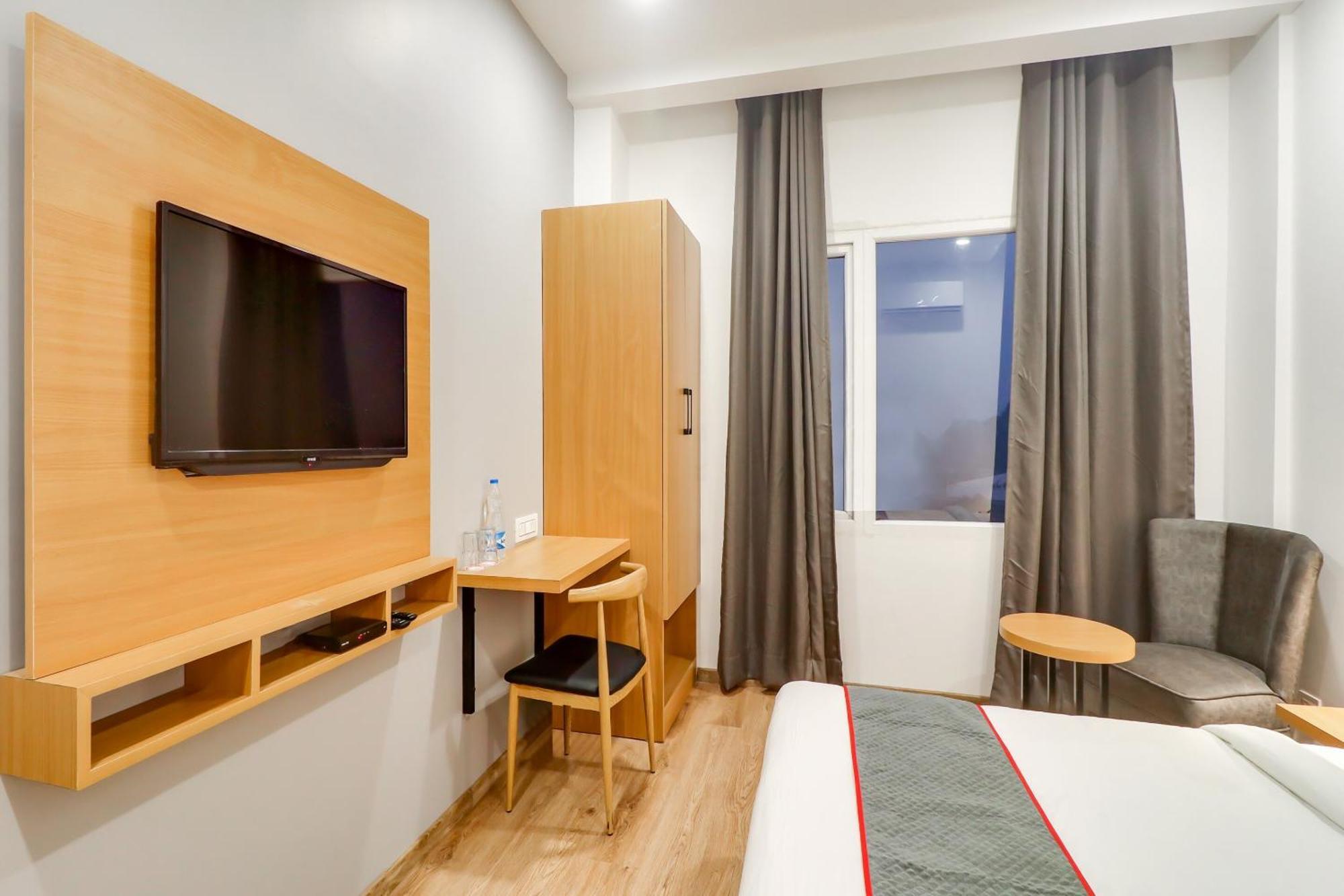Hotel Super Townhouse Jashn Chinhat Esterno foto