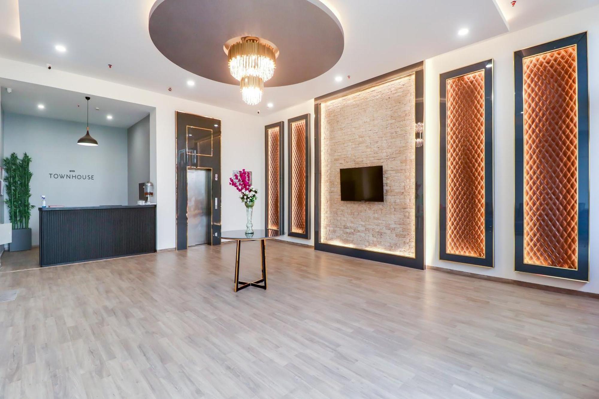 Hotel Super Townhouse Jashn Chinhat Esterno foto