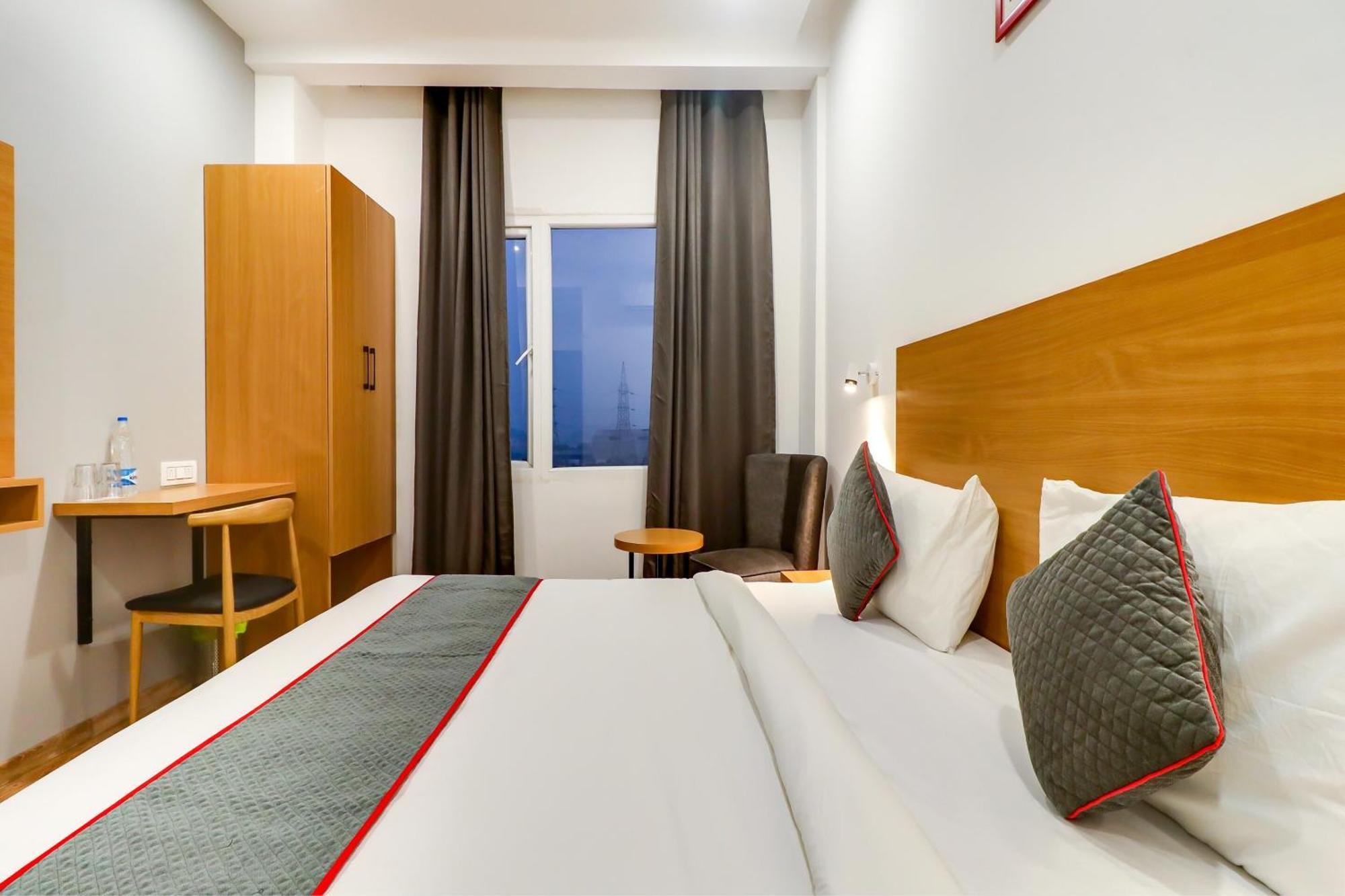 Hotel Super Townhouse Jashn Chinhat Esterno foto