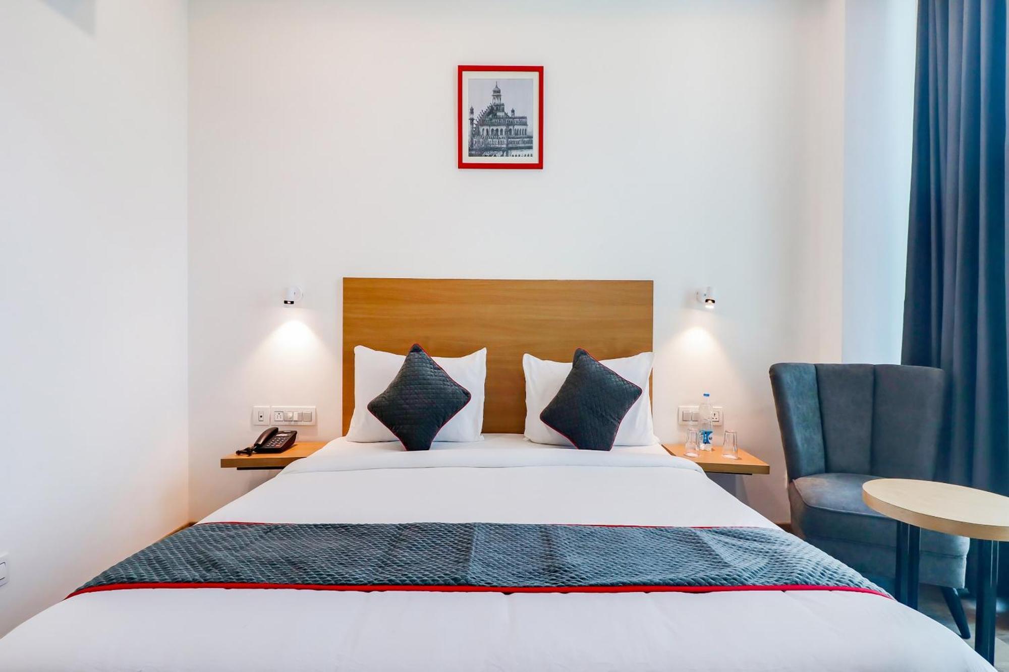 Hotel Super Townhouse Jashn Chinhat Esterno foto