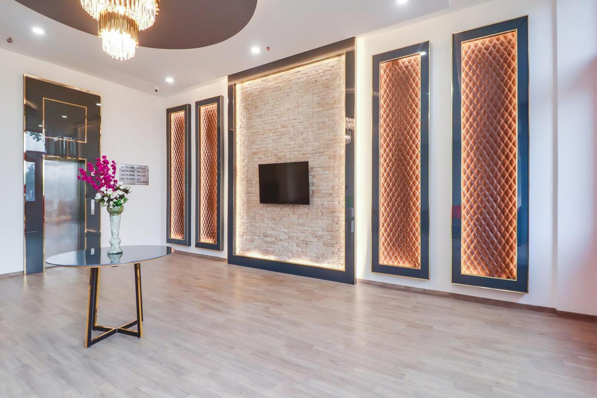 Hotel Super Townhouse Jashn Chinhat Esterno foto