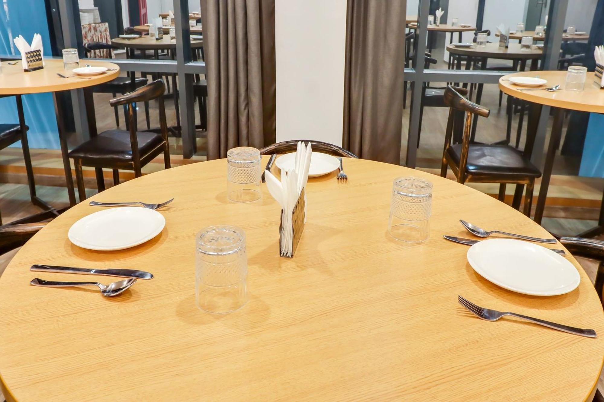 Hotel Super Townhouse Jashn Chinhat Esterno foto